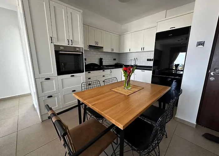 Royal Sun Sitesi ,2 Yatak Odali Deniz Manzarali Daire,iskele Longbeach Apartmán *