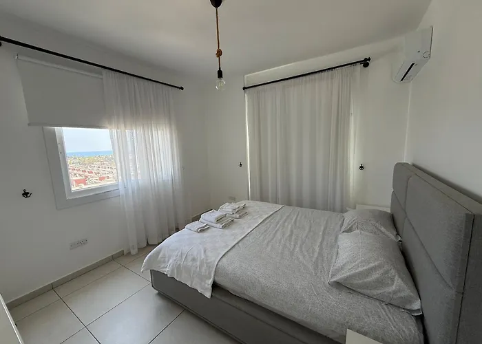 Royal Sun Sitesi ,2 Yatak Odali Deniz Manzarali Daire,iskele Longbeach Apartmán