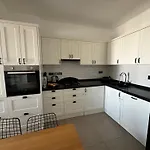 דירה Royal Sun Sitesi ,2 Yatak Odali Deniz Manzarali Daire,iskele Longbeach *