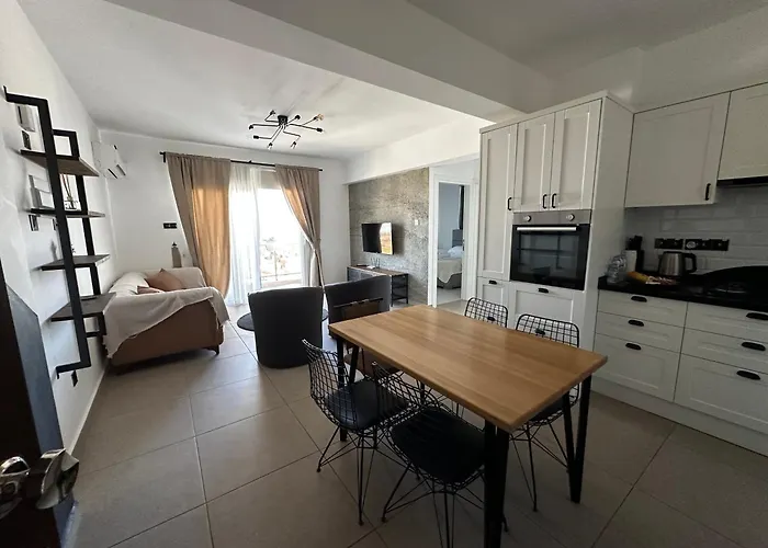 Royal Sun Sitesi ,2 Yatak Odali Deniz Manzarali Daire,iskele Longbeach *