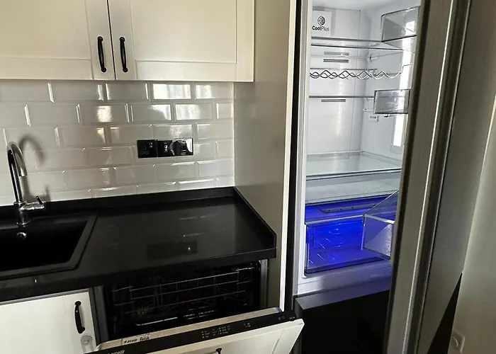 Royal Sun Sitesi ,2 Yatak Odali Deniz Manzarali Daire,iskele Longbeach *