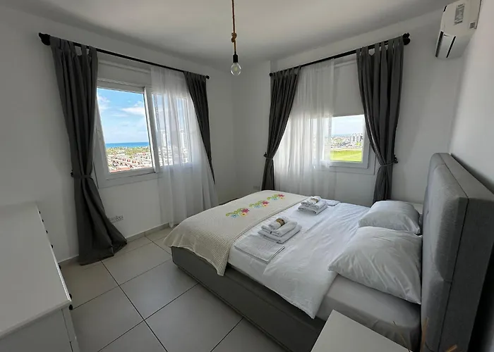 Royal Sun Sitesi ,2 Yatak Odali Deniz Manzarali Daire,iskele Longbeach Apartament *