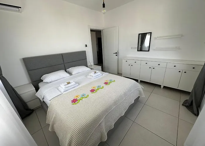 Apartament Royal Sun Sitesi ,2 Yatak Odali Deniz Manzarali Daire,iskele Longbeach *